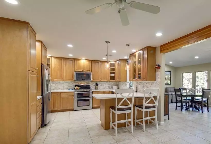 Dog Friendly Home On Pinetop Lakes Course!