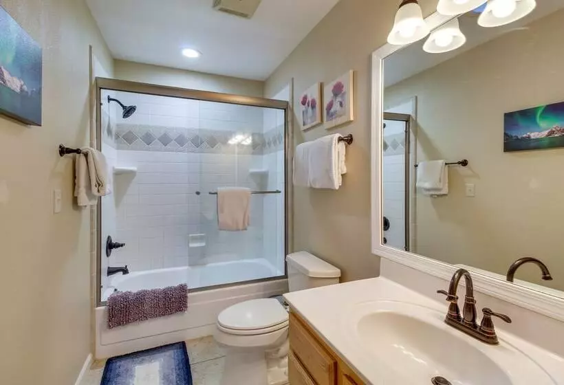 Dog Friendly Home On Pinetop Lakes Course!