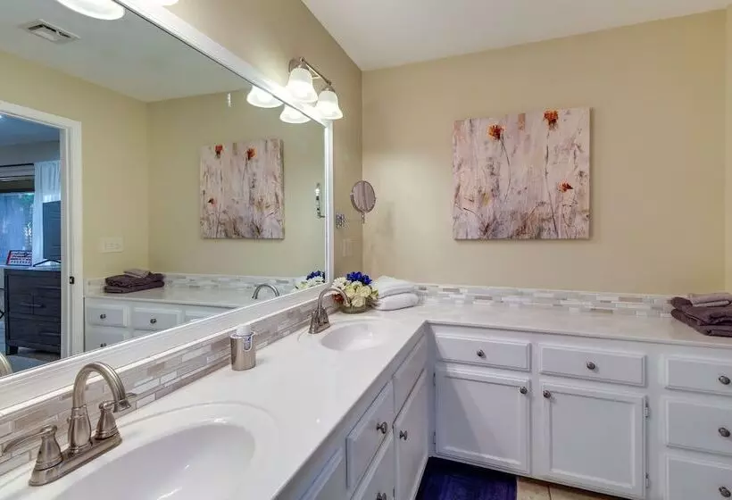 Dog Friendly Home On Pinetop Lakes Course!