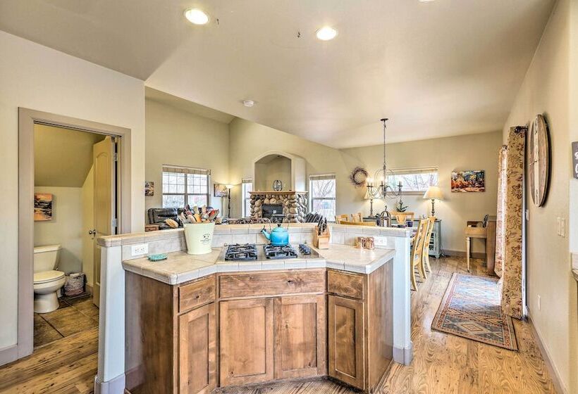 Family Friendly Bend Home W/ Hot Tub & Yard!