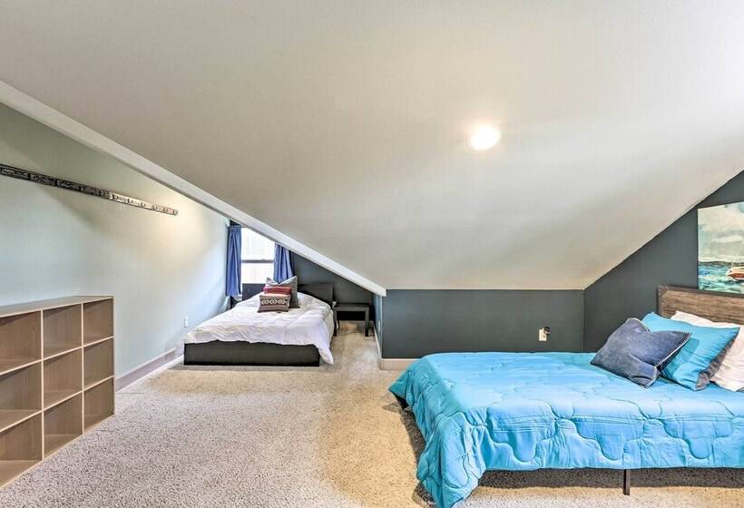 Family Friendly Bend Home W/ Hot Tub & Yard!