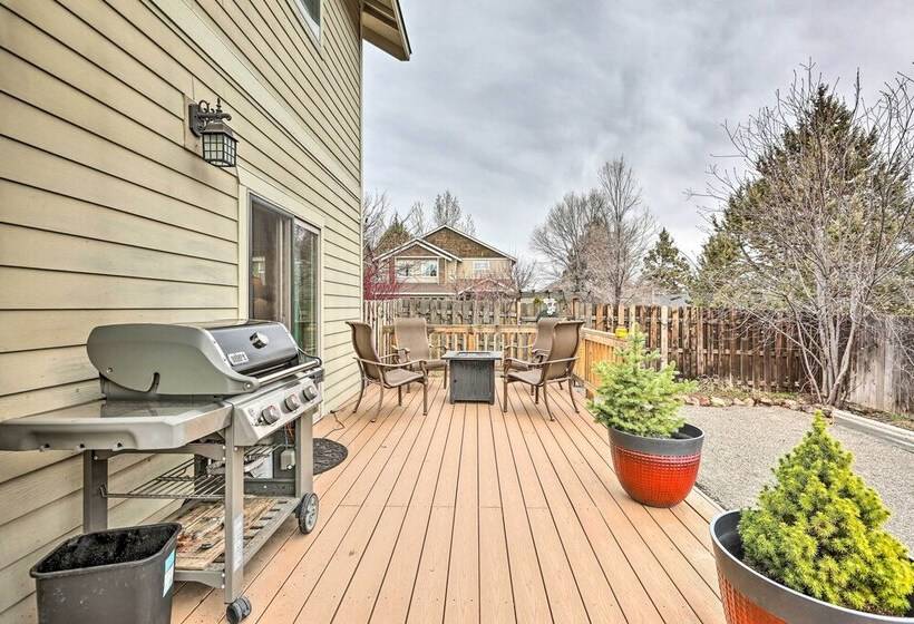 Family Friendly Bend Home W/ Hot Tub & Yard!