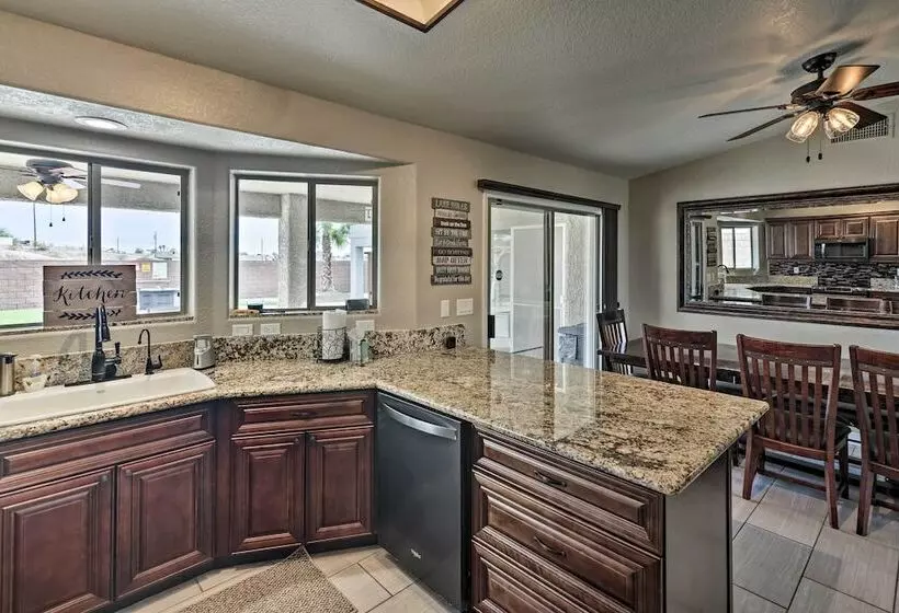 1 Mi To Lake: Home W/ Pool & Views In Lake Havasu