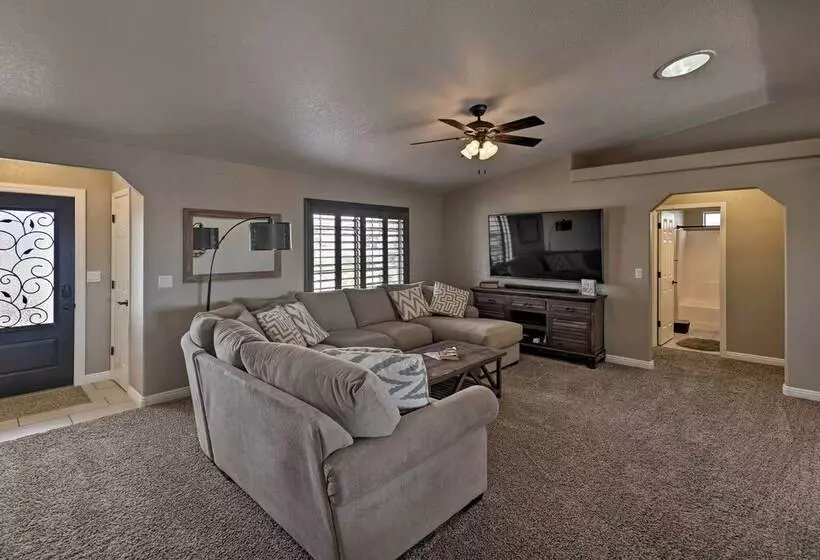 1 Mi To Lake: Home W/ Pool & Views In Lake Havasu