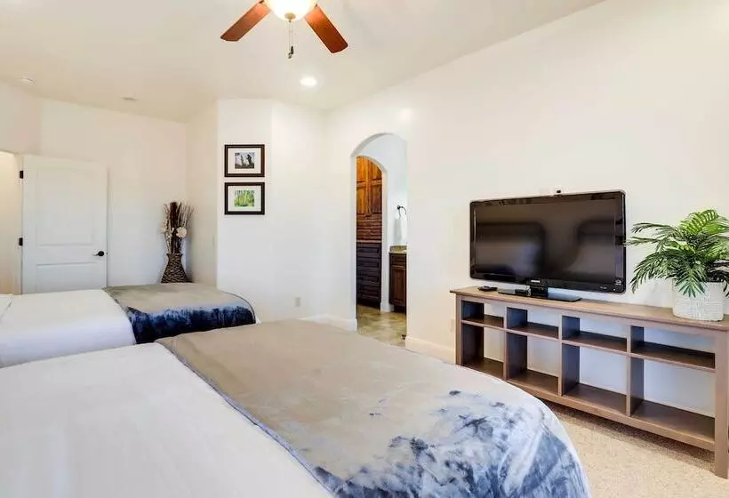 Horseshoe Bend Retreat: Fire Pit & Mountain Views!