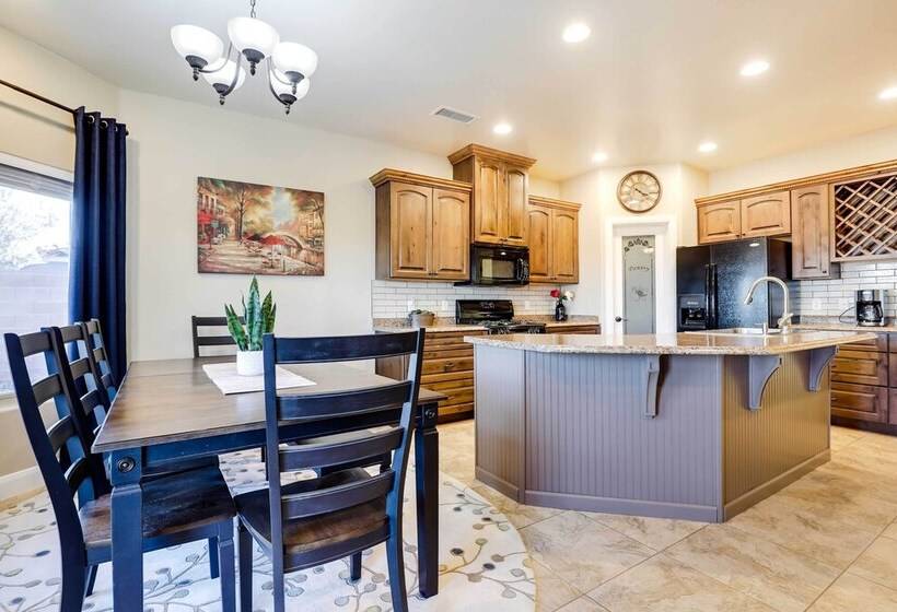 Horseshoe Bend Retreat: Fire Pit & Mountain Views!