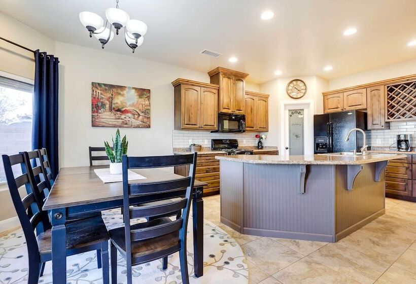 Horseshoe Bend Retreat: Fire Pit & Mountain Views!