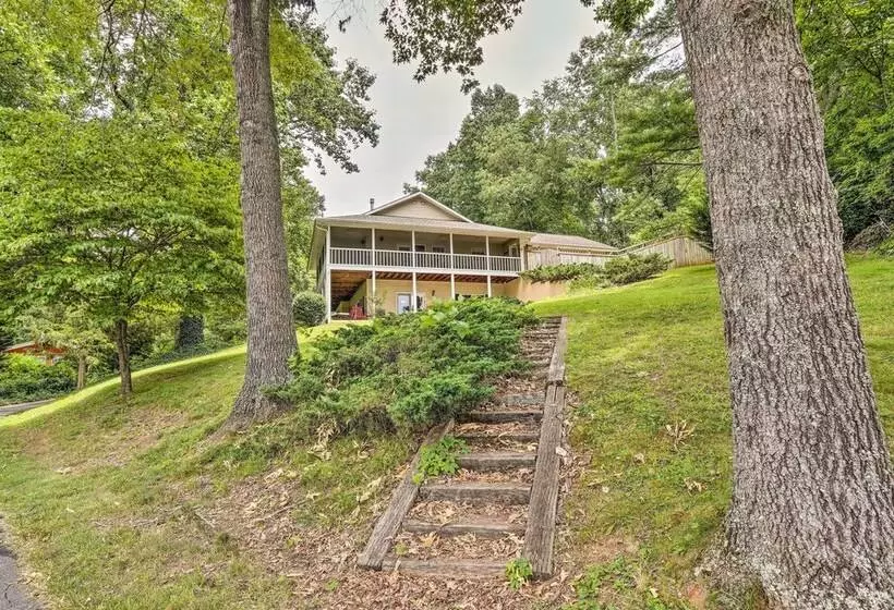 Lake Chatuge Retreat W/ Dock & Mtn Views!