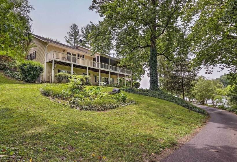 Lake Chatuge Retreat W/ Dock & Mtn Views!