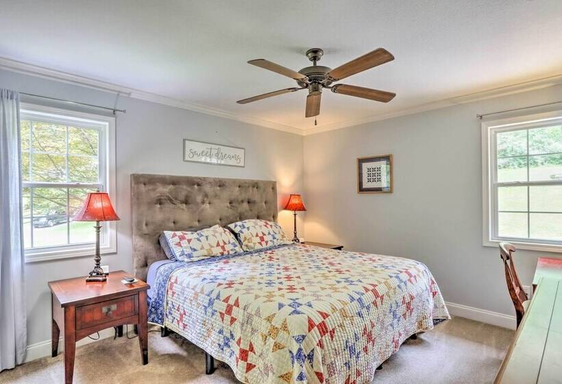 Lake Chatuge Retreat W/ Dock & Mtn Views!