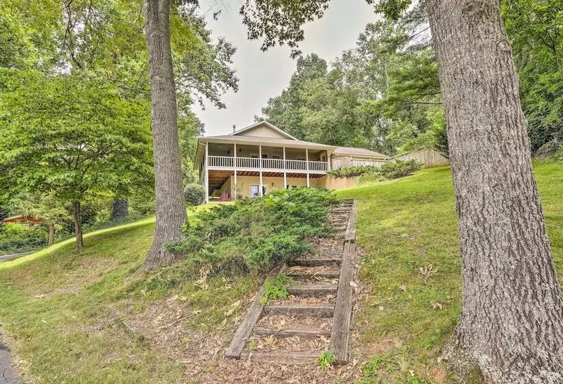 Lake Chatuge Retreat W/ Dock & Mtn Views!