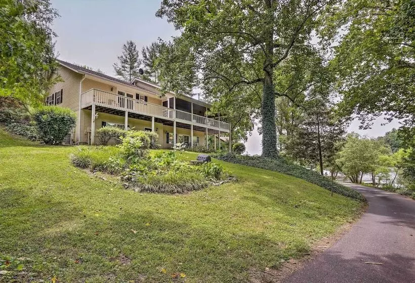 Lake Chatuge Retreat W/ Dock & Mtn Views!