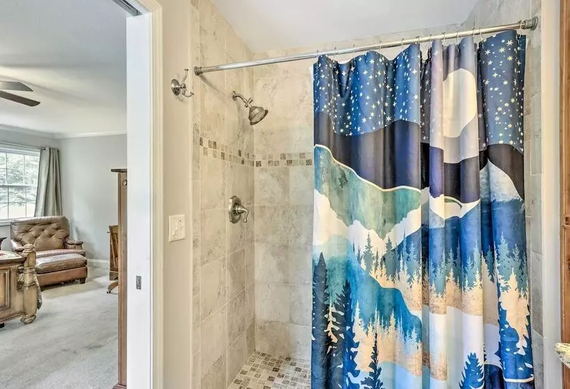 Lake Chatuge Retreat W/ Dock & Mtn Views!