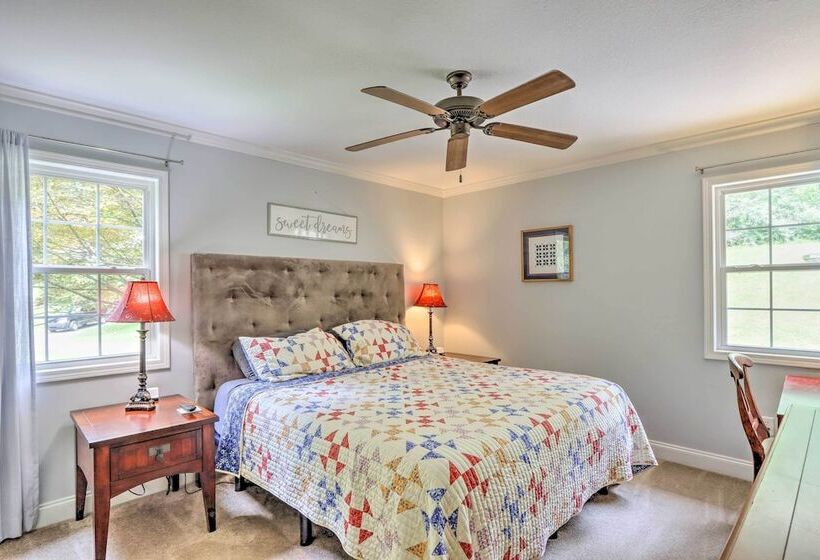 Lake Chatuge Retreat W/ Dock & Mtn Views!