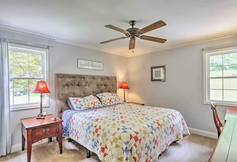 Lake Chatuge Retreat W/ Dock & Mtn Views!