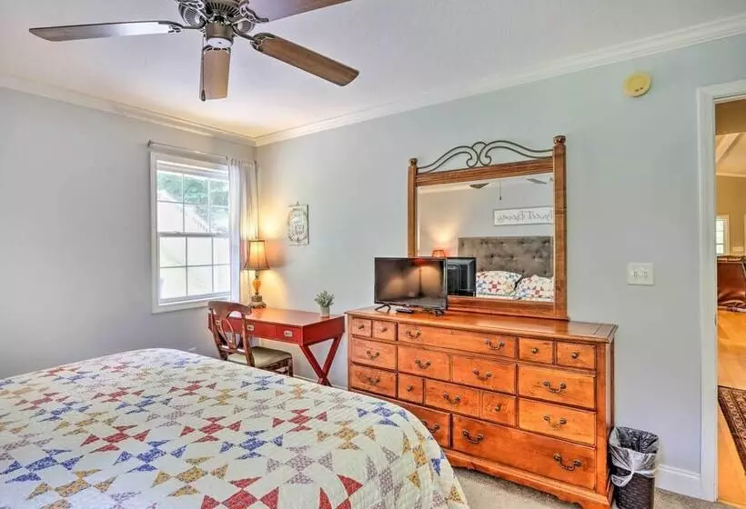 Lake Chatuge Retreat W/ Dock & Mtn Views!