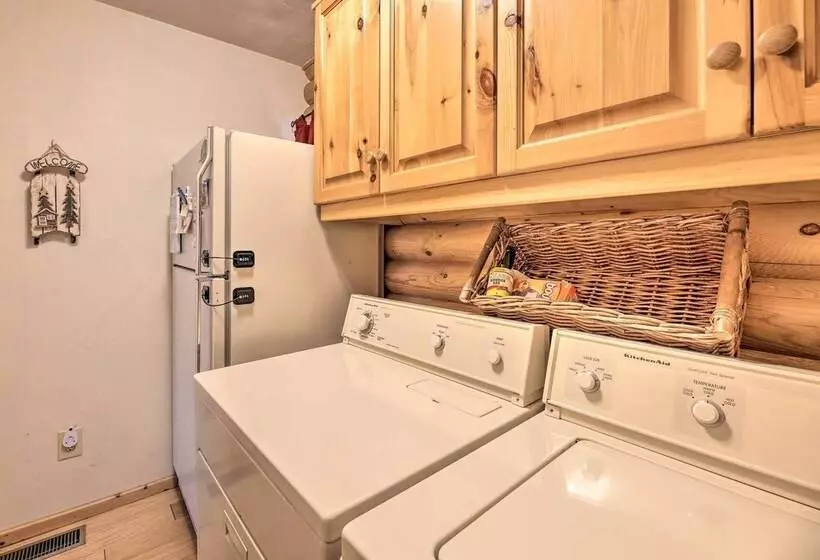 2 Acre Cabin In Pinetop Lakeside W/ Fenced Yard