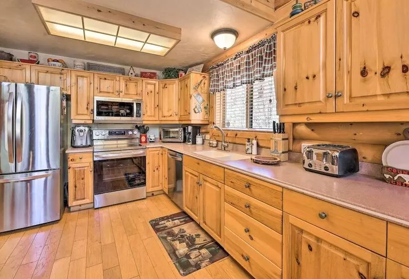 2 Acre Cabin In Pinetop Lakeside W/ Fenced Yard