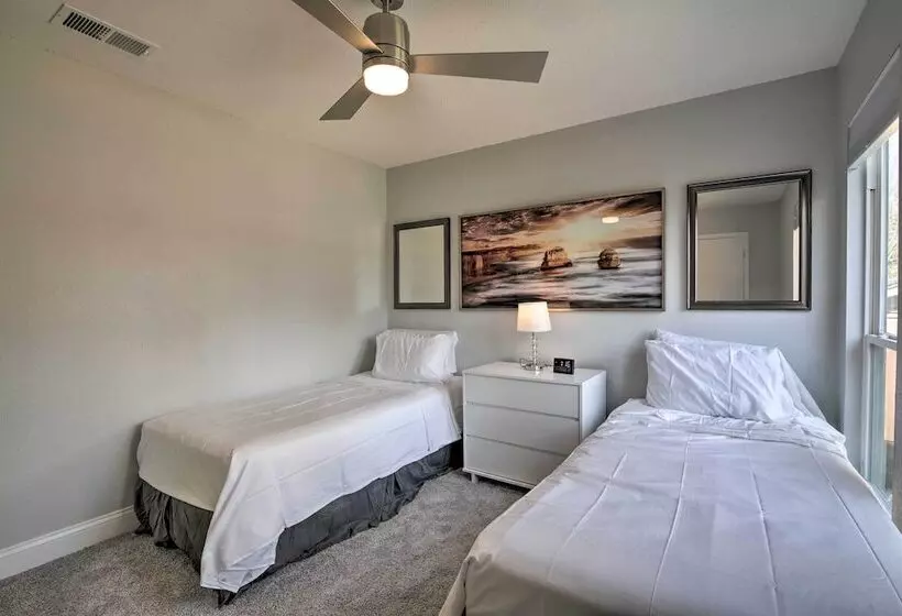 Richardson Home W/ Hot Tub ~ 17 Mi To Dallas!