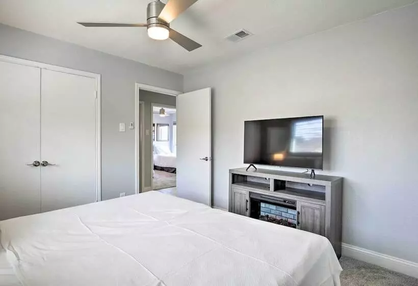 Richardson Home W/ Hot Tub ~ 17 Mi To Dallas!