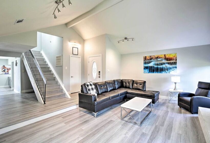 Richardson Home W/ Hot Tub ~ 17 Mi To Dallas!