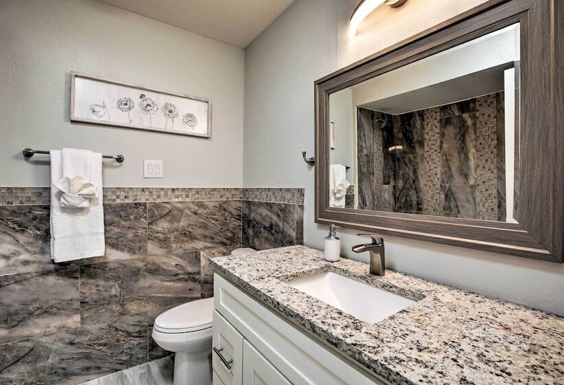 Richardson Home W/ Hot Tub ~ 17 Mi To Dallas!