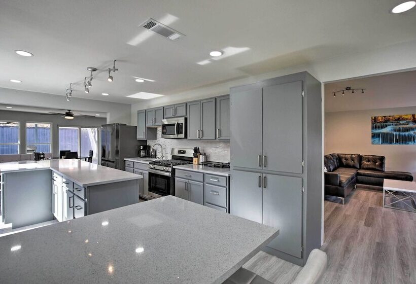 Richardson Home W/ Hot Tub ~ 17 Mi To Dallas!