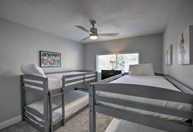 Richardson Home W/ Hot Tub ~ 17 Mi To Dallas!