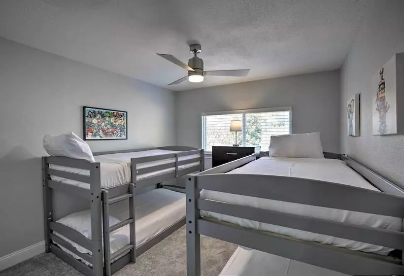 Richardson Home W/ Hot Tub ~ 17 Mi To Dallas!