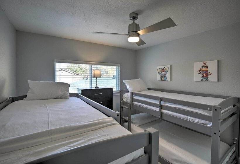 Richardson Home W/ Hot Tub ~ 17 Mi To Dallas!