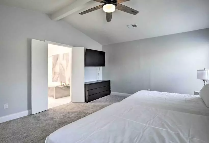 Richardson Home W/ Hot Tub ~ 17 Mi To Dallas!