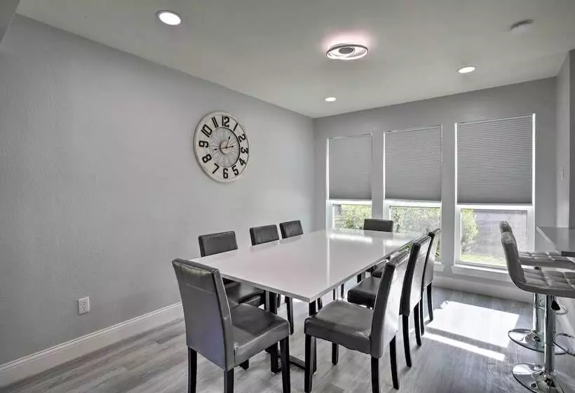 Richardson Home W/ Hot Tub ~ 17 Mi To Dallas!