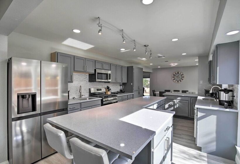 Richardson Home W/ Hot Tub ~ 17 Mi To Dallas!