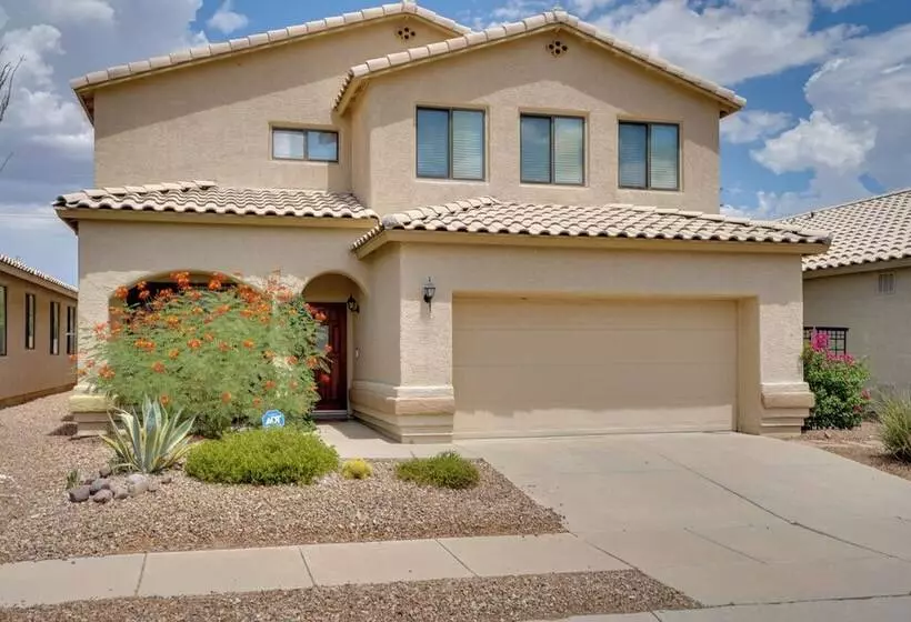 Lovely Tucson Home W/ Pool & Mountain Views