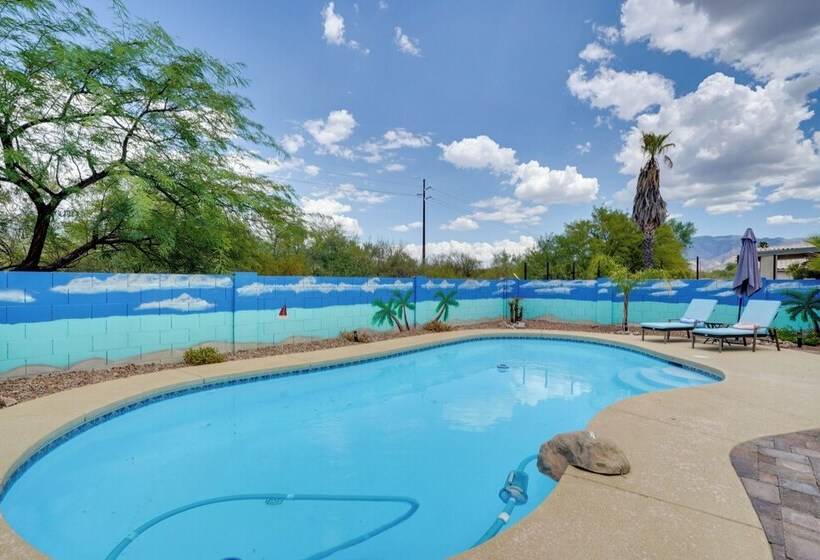 Lovely Tucson Home W/ Pool & Mountain Views
