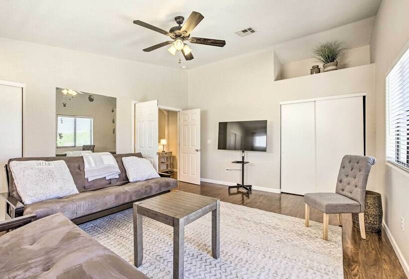 Lovely Tucson Home W/ Pool & Mountain Views