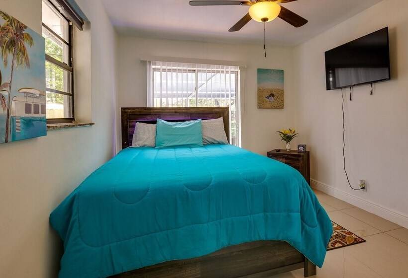 Margate Home W/ Hot Tub & Putting Green!