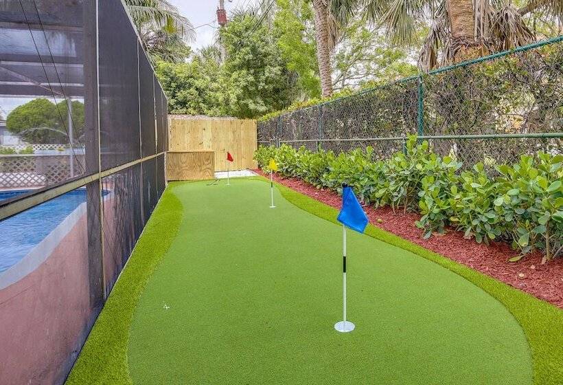 Margate Home W/ Hot Tub & Putting Green!
