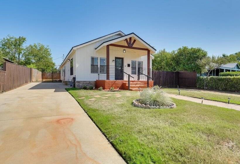 5 Mi To Downtown: Fort Worth Home W/ Yard