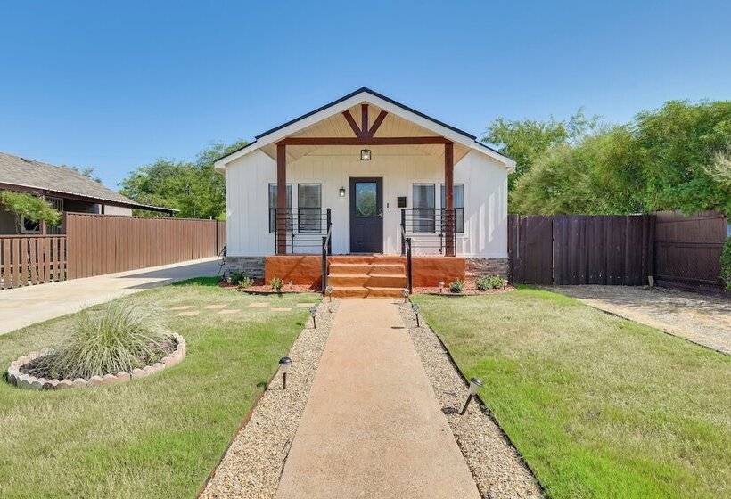 5 Mi To Downtown: Fort Worth Home W/ Yard