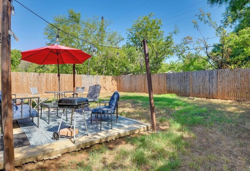 5 Mi To Downtown: Fort Worth Home W/ Yard