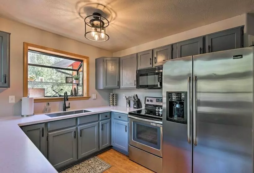 Updated & Modern Munds Park Home W/ Fire Pit!