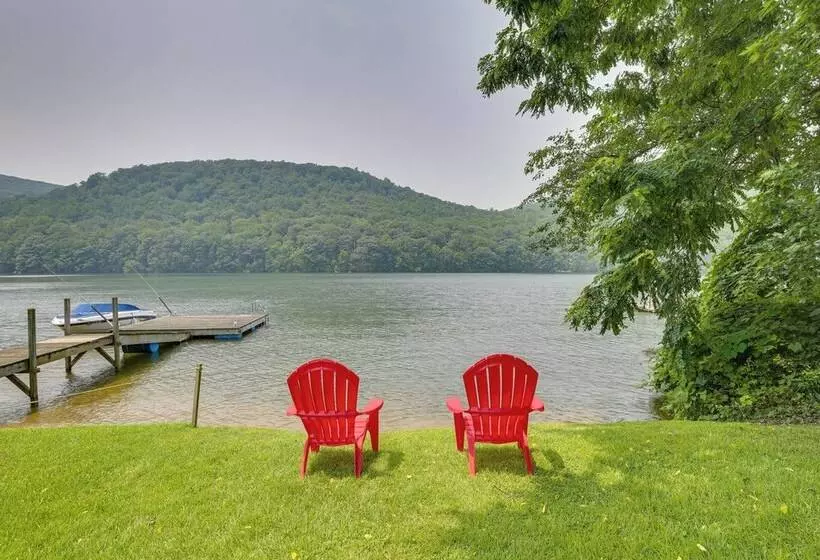 New Fairfield Home W/ Beach Access & Fire Pit