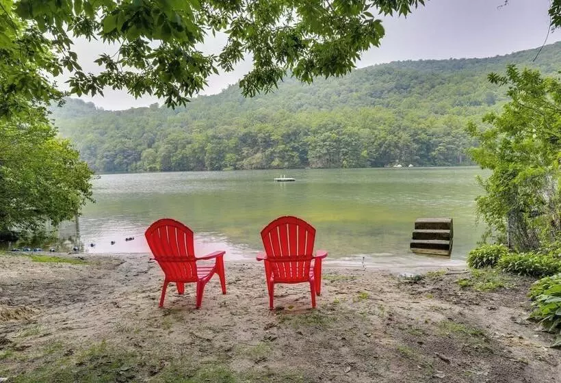 New Fairfield Home W/ Beach Access & Fire Pit