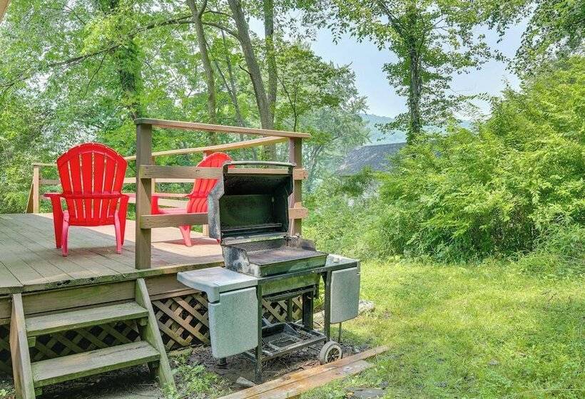 New Fairfield Home W/ Beach Access & Fire Pit