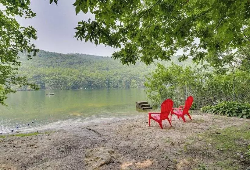 New Fairfield Home W/ Beach Access & Fire Pit
