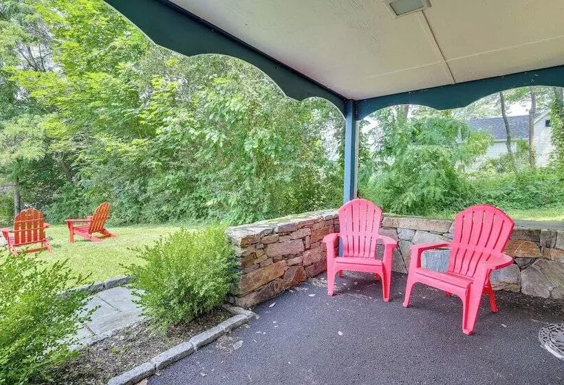 New Fairfield Home W/ Beach Access & Fire Pit