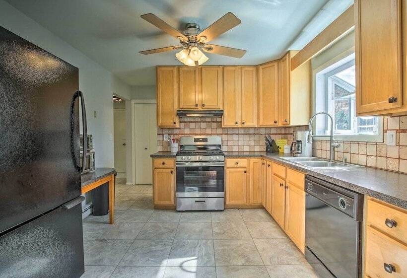 New Fairfield Home W/ Beach Access & Fire Pit