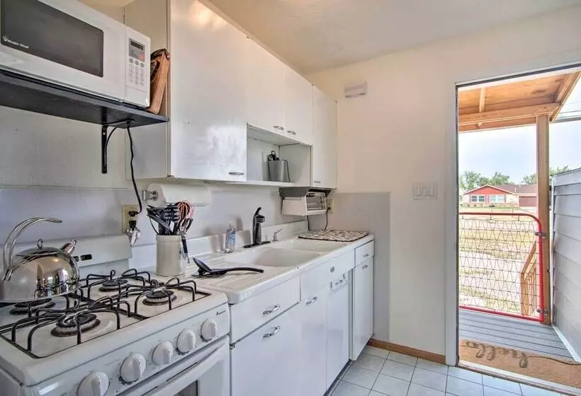 Red Gates Cottage 3 Miles To University!