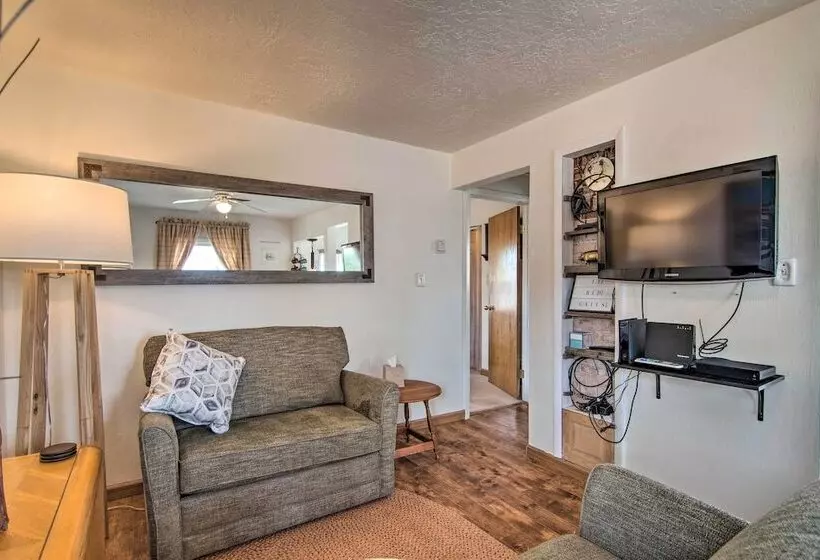 Red Gates Cottage 3 Miles To University!